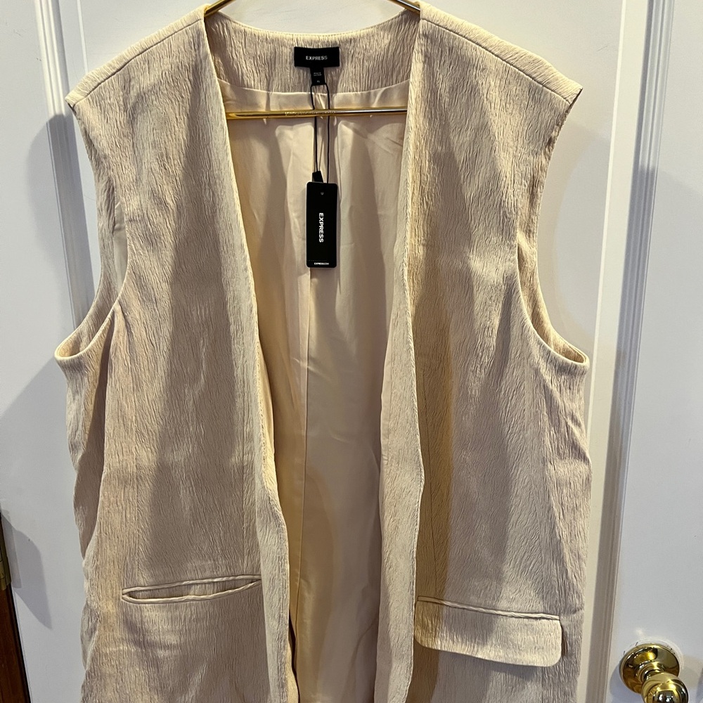 Express NWT Women's Cream Oversized Sleeveless Vest/Jacket